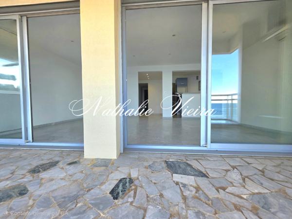 T3 TRAVERSANT – DERNIER ETAGE – VUE MER
