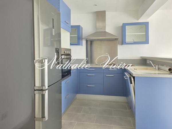 T3 TRAVERSANT – DERNIER ETAGE – VUE MER