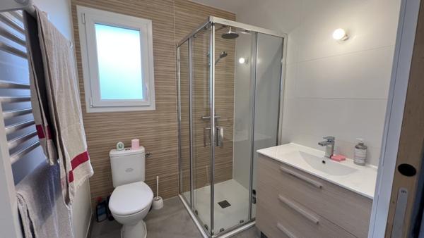 Saint-Maxire (79410) A 9 kms de NIORT, à SAINT-MAXIRE, PAVILLON DE PLAIN-PIED de 2023 avec 4 CHAMBRES et GARAGE DOUBLE sur TERRAIN