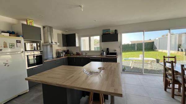 Saint-Maxire (79410) A 9 kms de NIORT, à SAINT-MAXIRE, PAVILLON DE PLAIN-PIED de 2023 avec 4 CHAMBRES et GARAGE DOUBLE sur TERRAIN