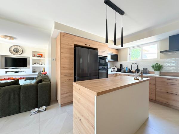 À VENDRE EN EXCLUSIVITE 13610 LE PUY SAINTE REPARADE MAISON PLAIN PIED TYPE 3 / 4 PIECES D'ENVIRON 88M² AVEC JARDIN