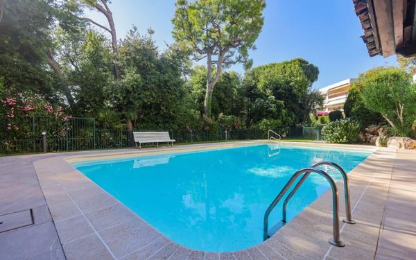 Appartement à louer    1 pièce •  Le Cannet