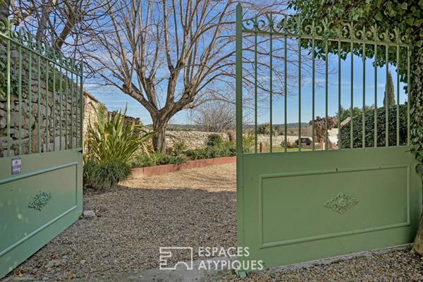 L’Âme d’un Prieuré : Propriété avec piscine et vue
