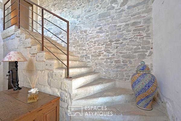 L’Âme d’un Prieuré : Propriété avec piscine et vue