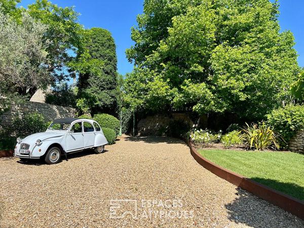 L’Âme d’un Prieuré : Propriété avec piscine et vue