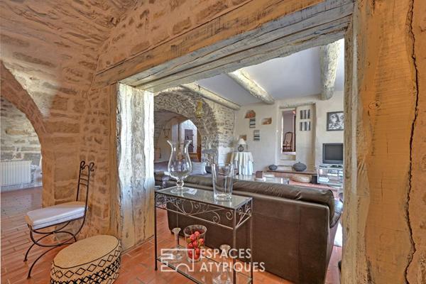 L’Âme d’un Prieuré : Propriété avec piscine et vue