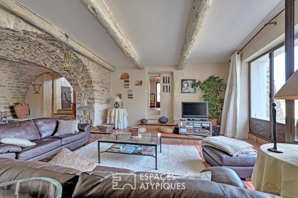 L’Âme d’un Prieuré : Propriété avec piscine et vue