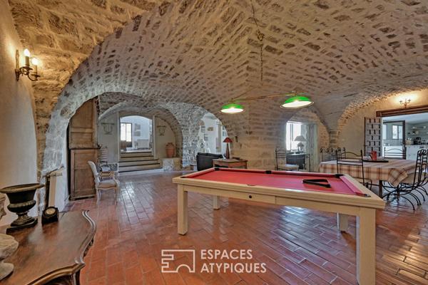 L’Âme d’un Prieuré : Propriété avec piscine et vue