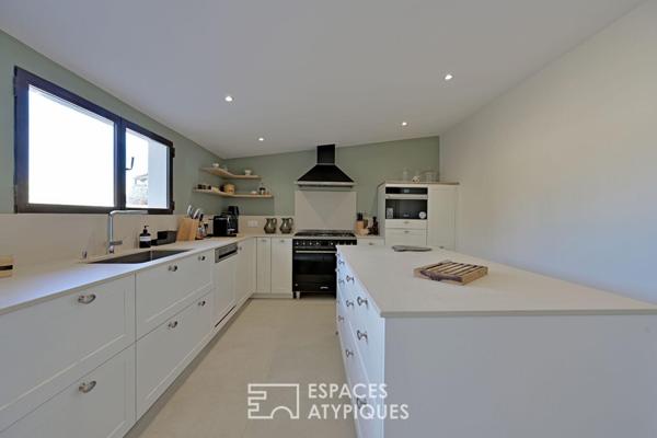 L’Âme d’un Prieuré : Propriété avec piscine et vue