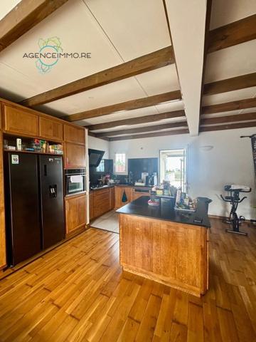 Villa F4 avec studio et dépendance au GUILLAUME SAINT PAUL