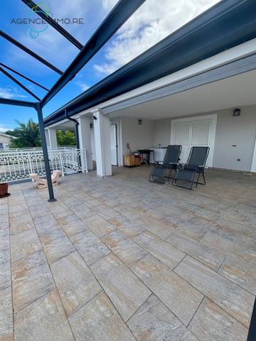 Villa F4 avec studio et dépendance au GUILLAUME SAINT PAUL