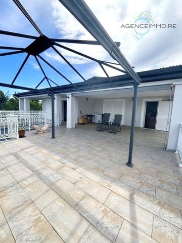 Villa F4 avec studio et dépendance au GUILLAUME SAINT PAUL