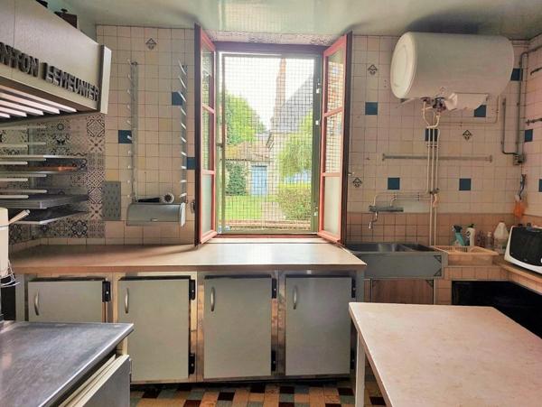 Idéal pour commerçant ou investisseur pour diviser en appartements.