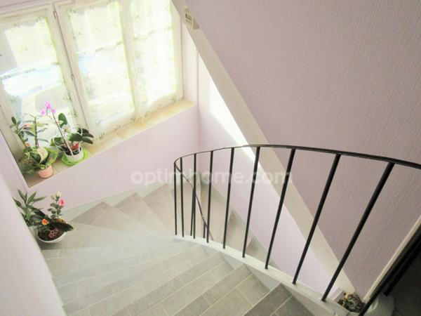 Idéal pour commerçant ou investisseur pour diviser en appartements.