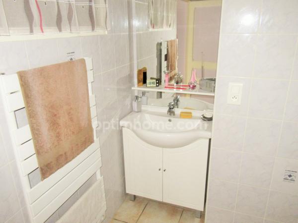 Idéal pour commerçant ou investisseur pour diviser en appartements.