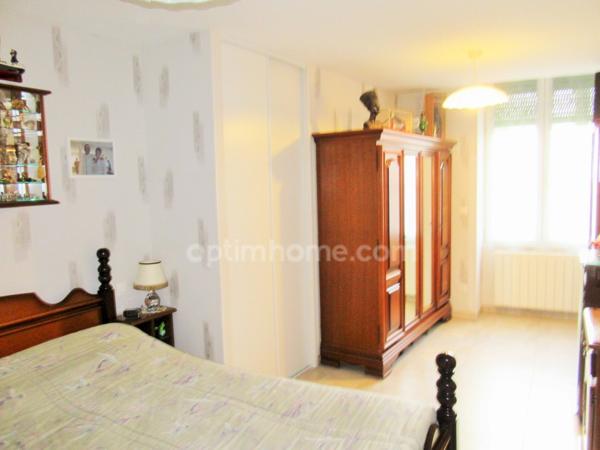 Idéal pour commerçant ou investisseur pour diviser en appartements.