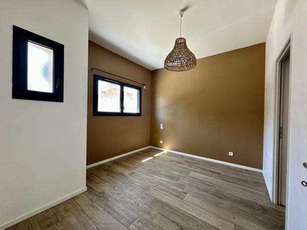 Maison à louer 1 400 € CC Sadirac 4 p 88 m² DPE A