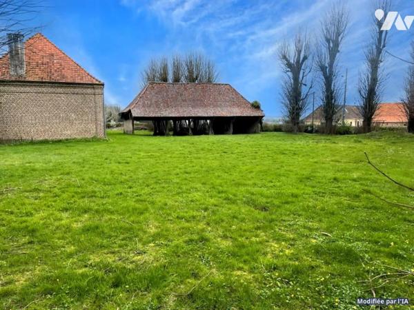Caumont, terrain à bâtir avec grange en bois et tuiles