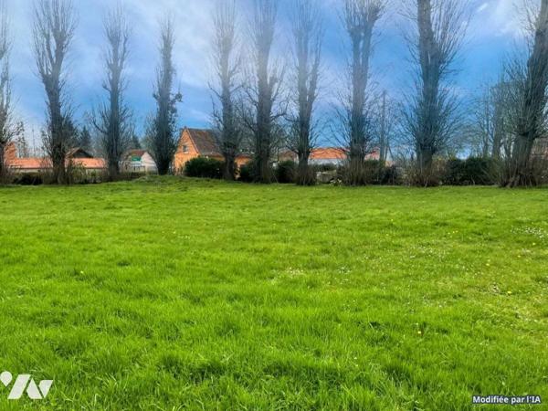 Caumont, terrain à bâtir avec grange en bois et tuiles