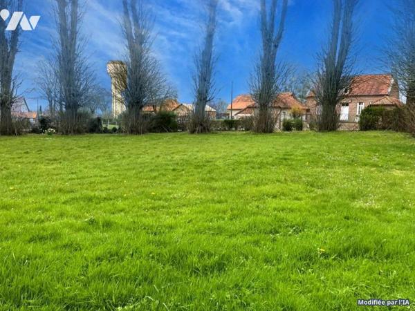 Caumont, terrain à bâtir avec grange en bois et tuiles