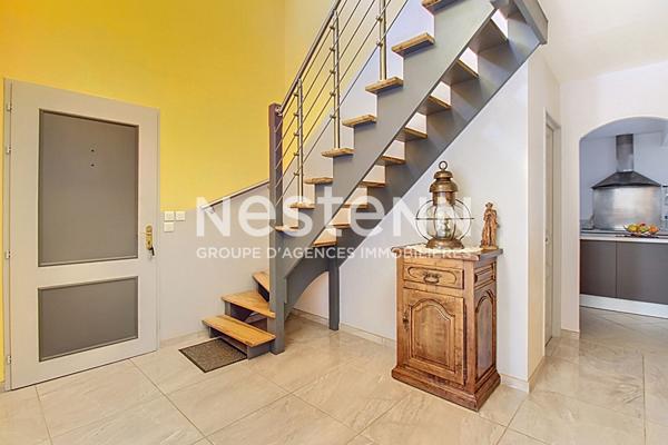 À VENDRE À LORGUES MAISON 195m² avec piscine et garage.