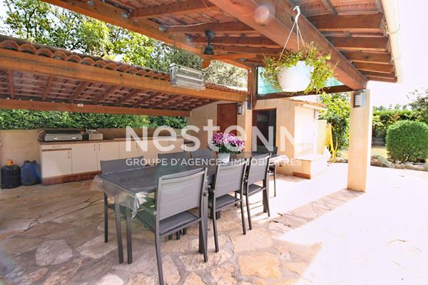 À VENDRE À LORGUES MAISON 195m² avec piscine et garage.