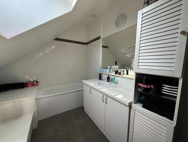 Dpt Moselle (57), à louer ZIMMING maison 4 chambres avec garage et jardin