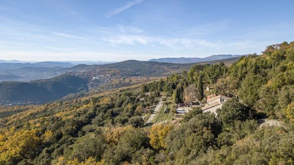 A vendre à Grasse, ancienne bastide de parfumeur avec vue mer