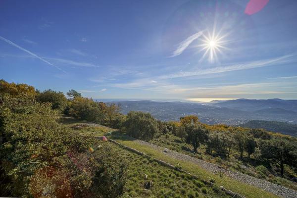 A vendre à Grasse, ancienne bastide de parfumeur avec vue mer