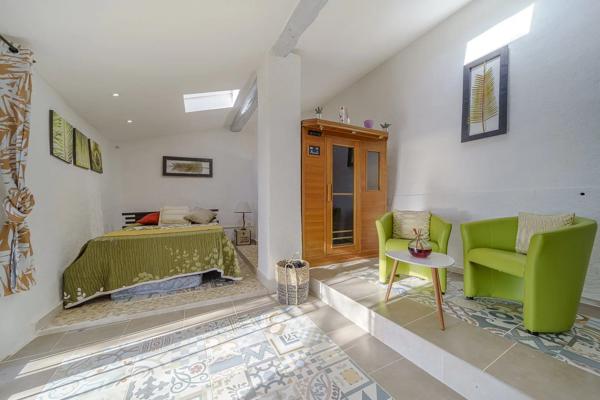 A vendre à Grasse, ancienne bastide de parfumeur avec vue mer