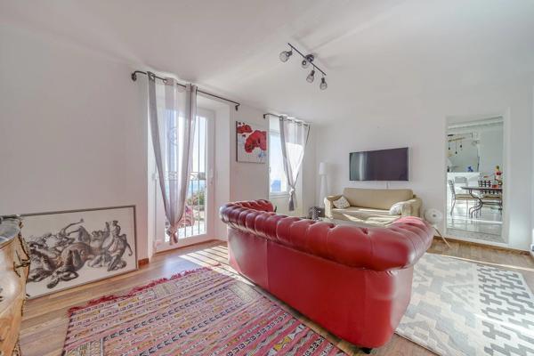 A vendre à Grasse, ancienne bastide de parfumeur avec vue mer