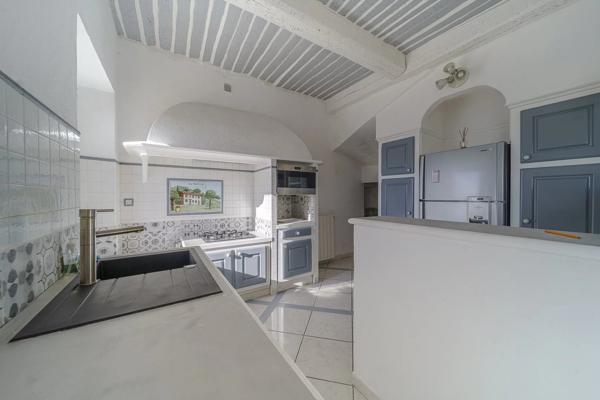 A vendre à Grasse, ancienne bastide de parfumeur avec vue mer