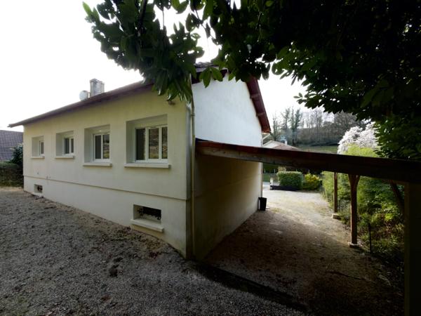 Maison entièrement rénovée à vendre 4 pièces de 85m2 avec 3 chambres et garage 60 m2 sur 833 m2 de terrain à CREYSSE (24)