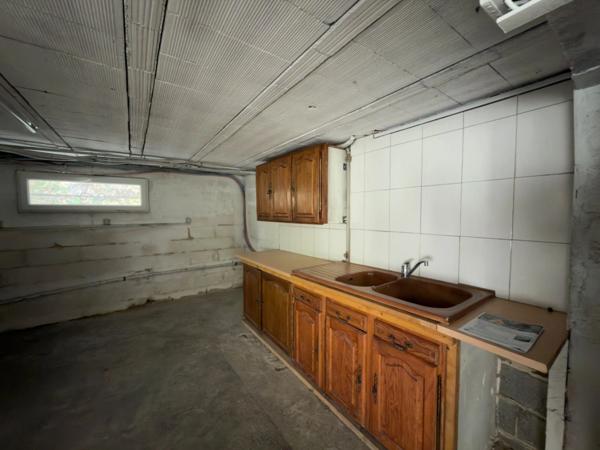 Maison entièrement rénovée à vendre 4 pièces de 85m2 avec 3 chambres et garage 60 m2 sur 833 m2 de terrain à CREYSSE (24)