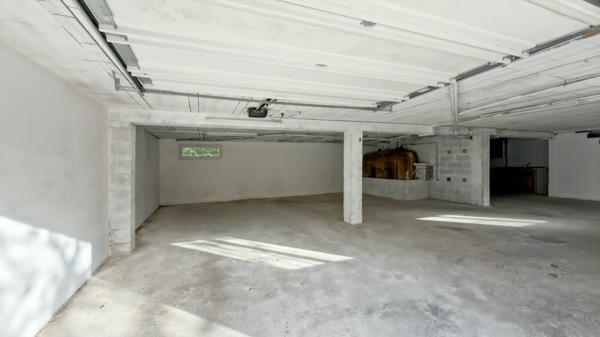 Maison entièrement rénovée à vendre 4 pièces de 85m2 avec 3 chambres et garage 60 m2 sur 833 m2 de terrain à CREYSSE (24)