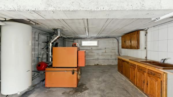 Maison entièrement rénovée à vendre 4 pièces de 85m2 avec 3 chambres et garage 60 m2 sur 833 m2 de terrain à CREYSSE (24)