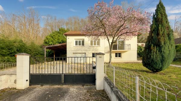 Maison entièrement rénovée à vendre 4 pièces de 85m2 avec 3 chambres et garage 60 m2 sur 833 m2 de terrain à CREYSSE (24)