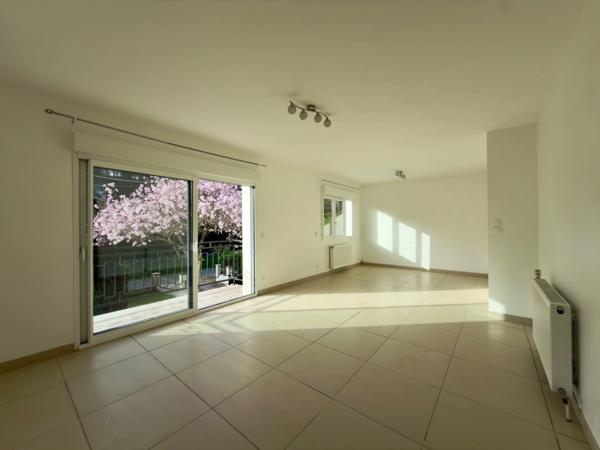 Maison entièrement rénovée à vendre 4 pièces de 85m2 avec 3 chambres et garage 60 m2 sur 833 m2 de terrain à CREYSSE (24)