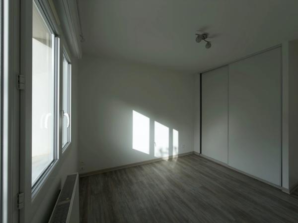 Maison entièrement rénovée à vendre 4 pièces de 85m2 avec 3 chambres et garage 60 m2 sur 833 m2 de terrain à CREYSSE (24)