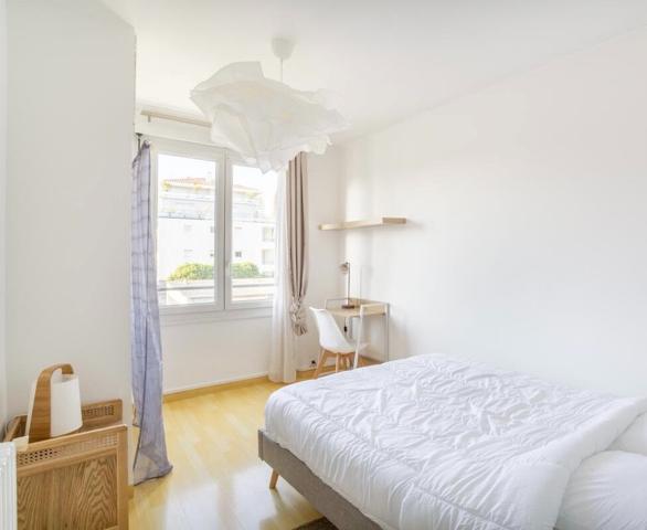 INVESTISSEUR Appartement Loué 5 pièce(s) 80 m² Balcon Meublé Proche La Timone