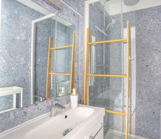 INVESTISSEUR Appartement Loué 5 pièce(s) 80 m² Balcon Meublé Proche La Timone