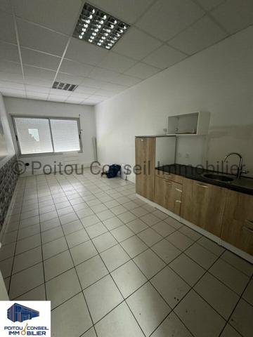 LOCATION RETAIL BUREAUX D’ENVIRON 575m2 AU CALME AVEC PARKING ZONE MENDES FRANCE CHAURAY