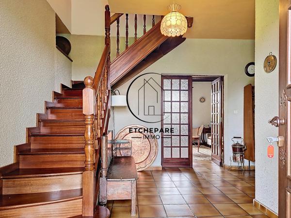 Guinarthe-Parenties (64390) Grande maison familiale avec vue imprenable sur les Pyrénées