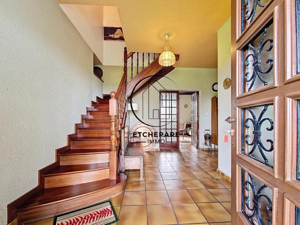 Guinarthe-Parenties (64390) Grande maison familiale avec vue imprenable sur les Pyrénées