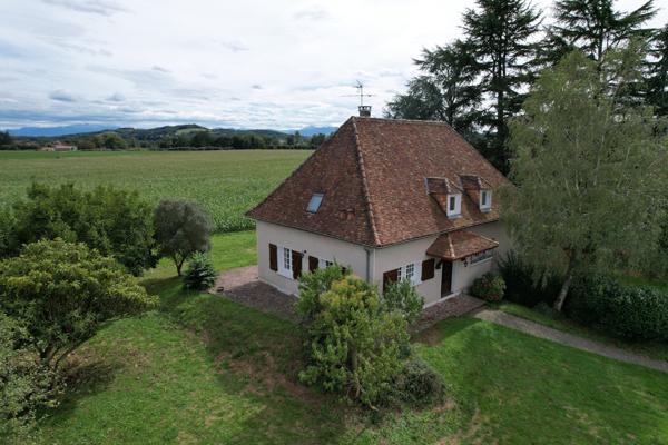 Guinarthe-Parenties (64390) Grande maison familiale avec vue imprenable sur les Pyrénées