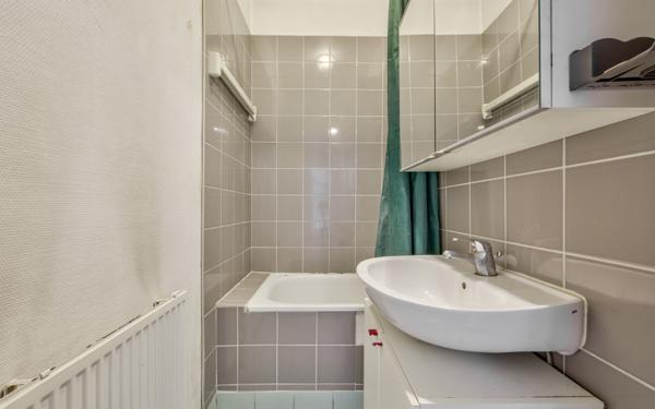 Appartement à vendre    2 pièces • 36,07 m2 Paris 18