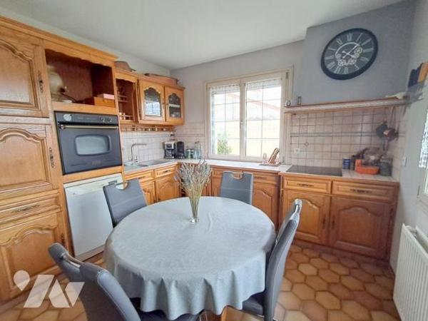 Au coeur de la Chataigneraie Confort et fonctionnalité, idéalement située à proximité des commerces.