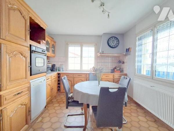 Au coeur de la Chataigneraie Confort et fonctionnalité, idéalement située à proximité des commerces.