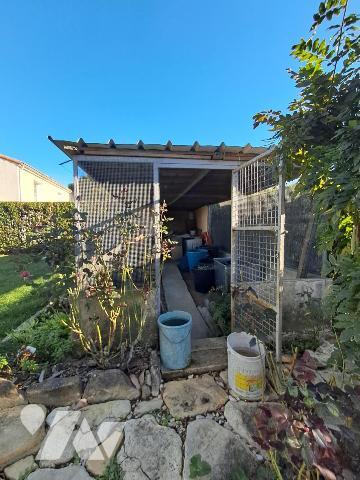 Au coeur de la Chataigneraie Confort et fonctionnalité, idéalement située à proximité des commerces.