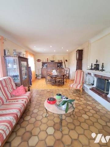 Au coeur de la Chataigneraie Confort et fonctionnalité, idéalement située à proximité des commerces.